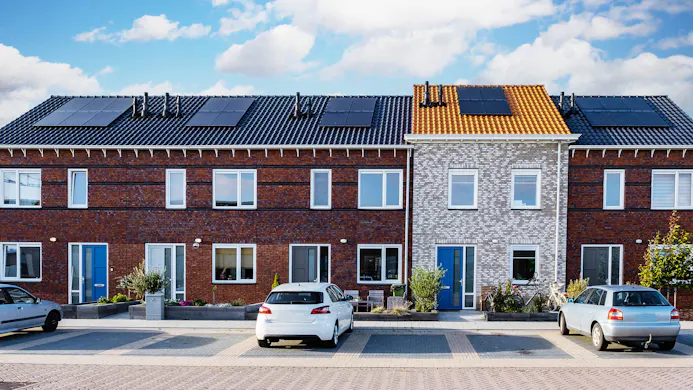 Nieuwbouwhuizen met zonnepanelen