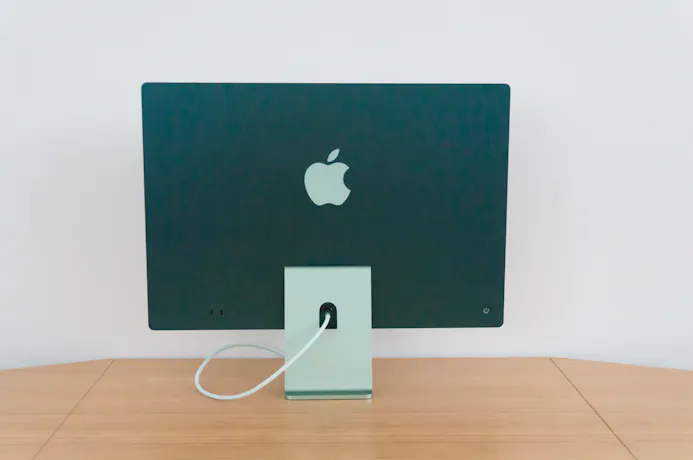 Apple iMac 24 inch (2023).
