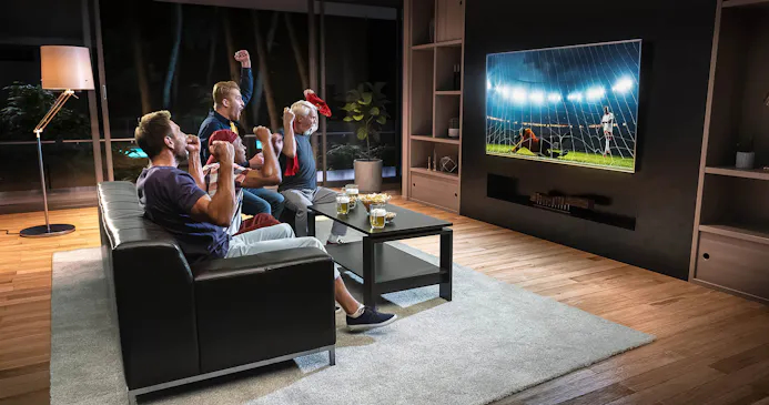 Voetbal kijken op televisie