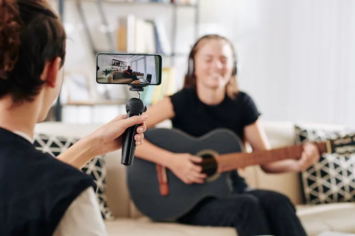 Smartphone vs. camcorder: Waar maak je de mooiste video's mee?-15082942