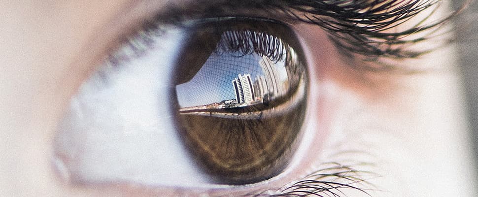 Software ontmaskert deepfakes via reflectie in ogen van nepmensen