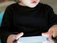 Zo maak je je smartphone of tablet veilig voor kinderen