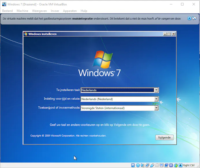 Nadat de dvd-speler in je eigen pc gekoppeld is aan de virtuele computer, kun je Windows 7 rechtstreeks vanaf de installatie-dvd installeren.