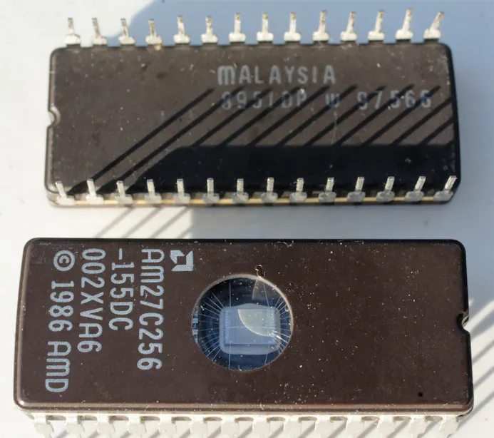 Een van de eerste bios-chips van Dell. Bron: Jud McCranie / CC-BY-SA-4.0