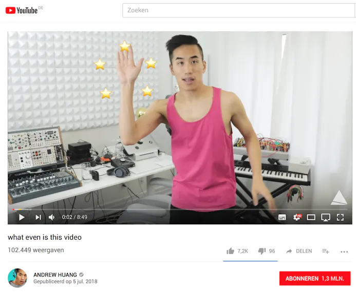 YouTube-ster Andrew Huang geeft een virtuele high-five in de video, hier heb je een perfect getimed geluidseffect voor nodig.