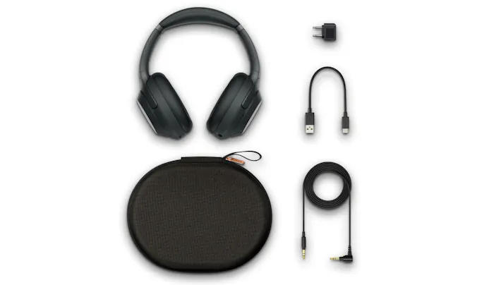Sony levert een draagtas, vliegtuigadapter, oplaadkabel en hoofdtelefoonsnoertje mee.