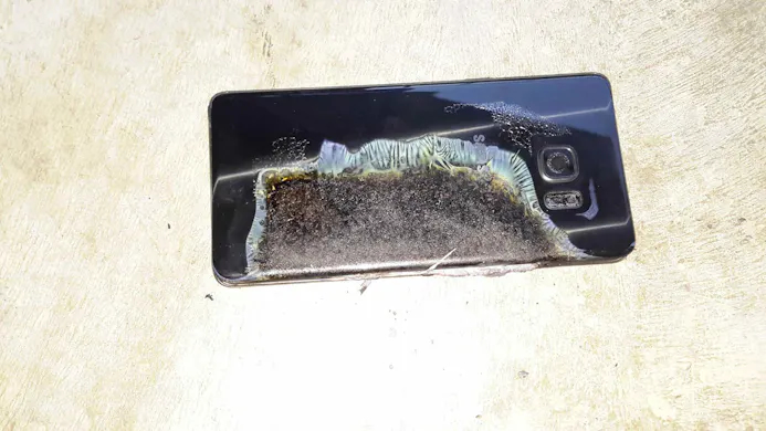 Een Samsung Galaxy Note 7 die in brand is gevlogen. Foto via Reddit.