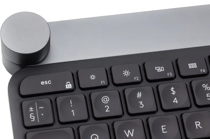 Tip 12 De Logitech Craft is een stijlvol toetsenbord met een innovatieve ronde draaiknop.