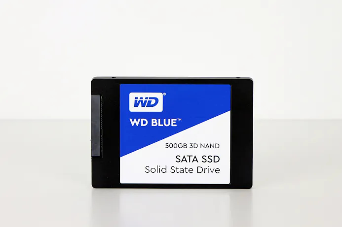De WD Blue en SanDisk Ultra 3D zijn nagenoeg hetzelfde product.