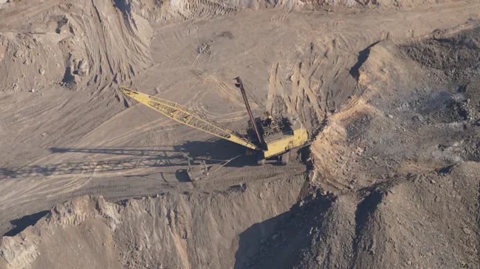 Mijnbouw brengt veel schade toe aan het milieu.