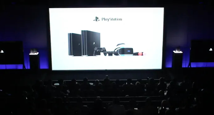 De PS4 Pro is groter en dikker dan zijn voorganger.