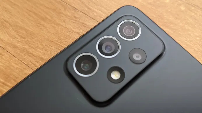 De Galaxy A72 beschikt over vier camera's aan de achterzijde.