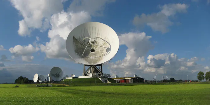 Het satellietgrondstation in Burum maakt al jaren gebruik van de 3,5GHz-frequentieband die nodig is voor 5G.