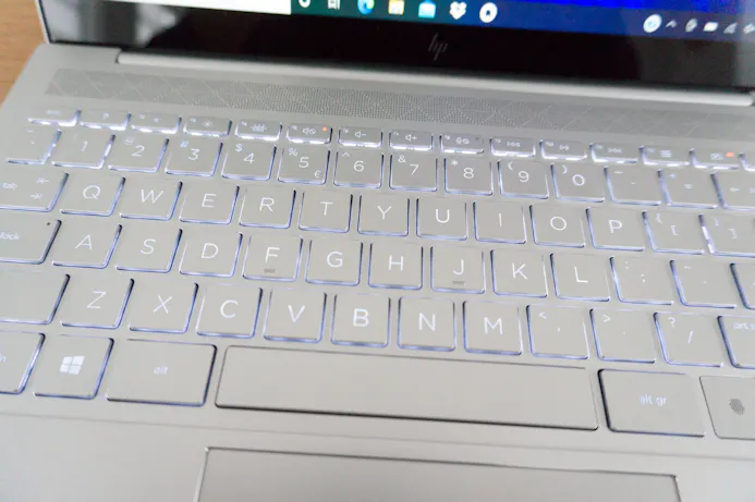 Het toetsenbord heeft toetsverlichting.