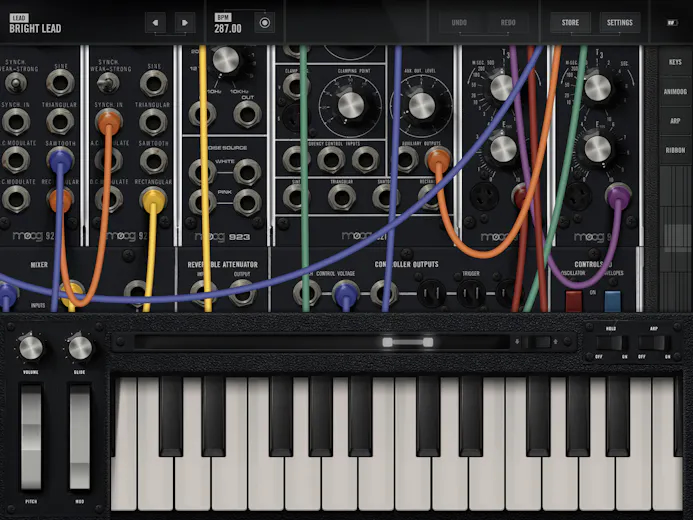 Moog Model 15 is een synthesizer die oogt als een ouderwetse telefooncentrale.