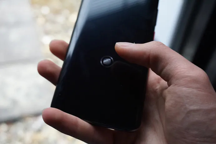 De vingerafdrukscanner in het scherm van de Huawei Mate 20 Pro.