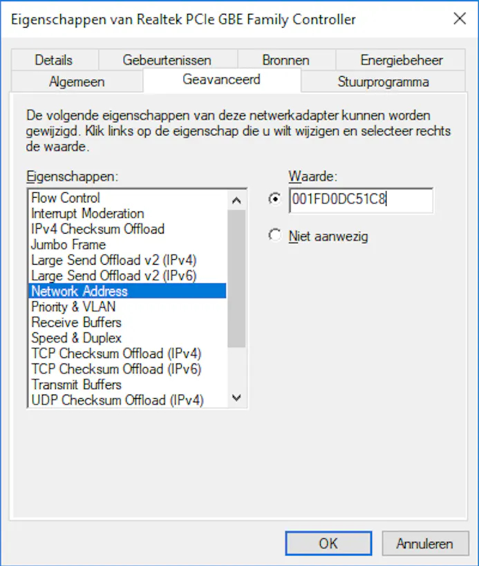 In Windows kun je via de eigenschappen van je netwerkadapter een ander mac-adres instellen.