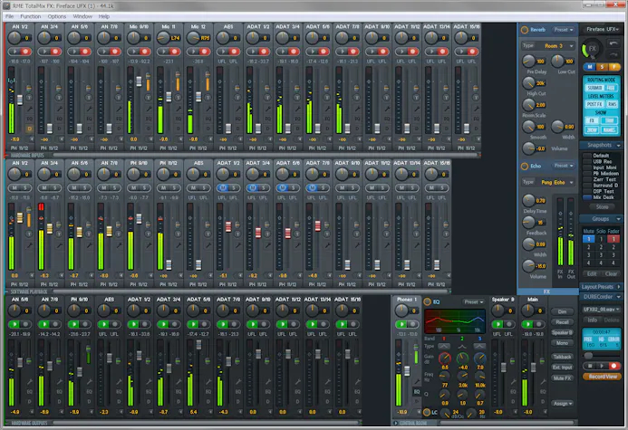 Een uitgebreide mixer voor een audio-interface van RME. Deze interface heeft veel in- en uitgangen en geïntegreerde effecten.