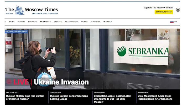 The Moscow Times gebruikt nog steeds het door de Russische overheid verboden woord invasie.