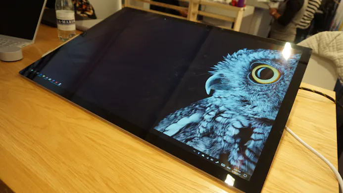 Het scherm van de Surface Studio is makkelijk kantelbaar.