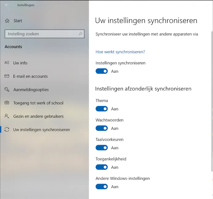 Tip 04 Je kunt ervoor kiezen om het uiterlijk van Windows er ook op andere computers waarop je met je Microsoft-account inlogt hetzelfde te laten uitzien.