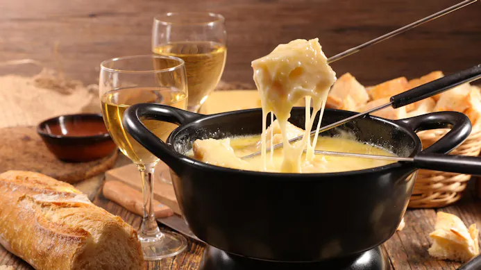 Lekker dippen: met fondue kun je alle kanten op!-24707089