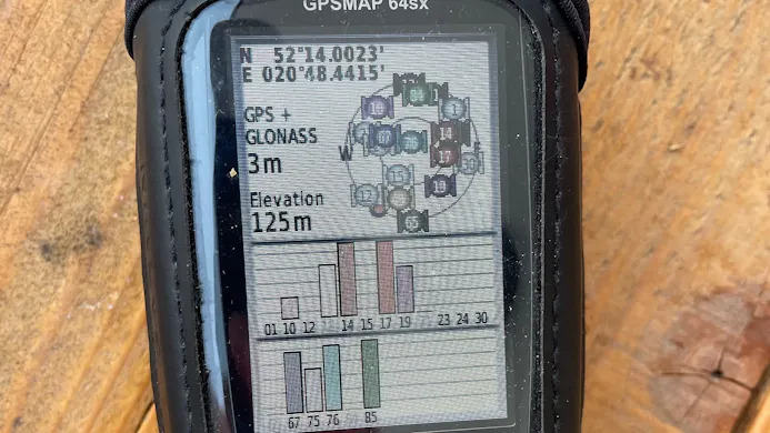 GPS handheld met in gebruik zijnde satellieten van zowel GPS als GLONASS