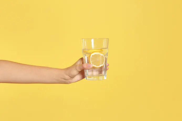 Glas water met citroen
