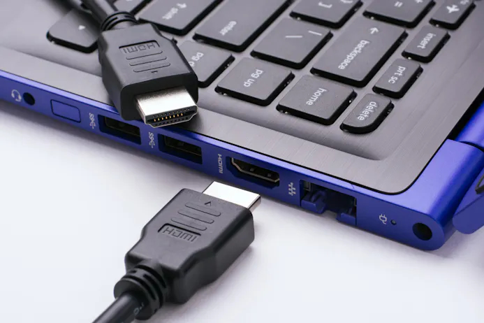 HDMI-kabels bij een laptop