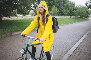 Hubert Hudson Zonder hoofd Lee Zo kies je de beste regenkleding voor op de fiets | ID.nl