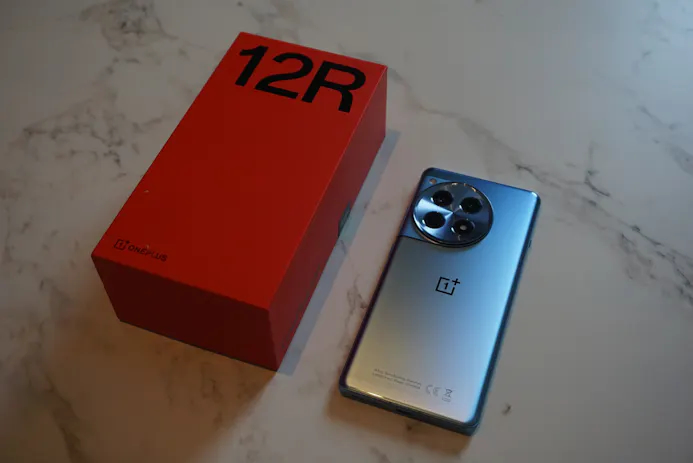 Review OnePlus 12R – Topsmartphone mist wat toeters en bellen-c-lNB7YLR16kXhRzQZCaWA