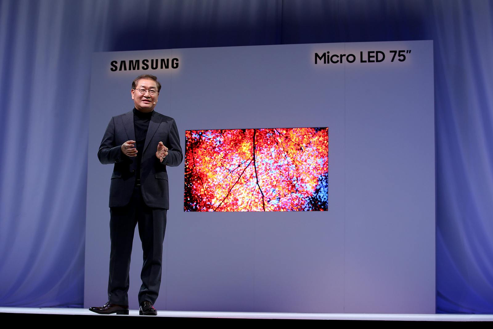 De presentatie van de modulaire microLED van Samsung tijdens CES 2019.