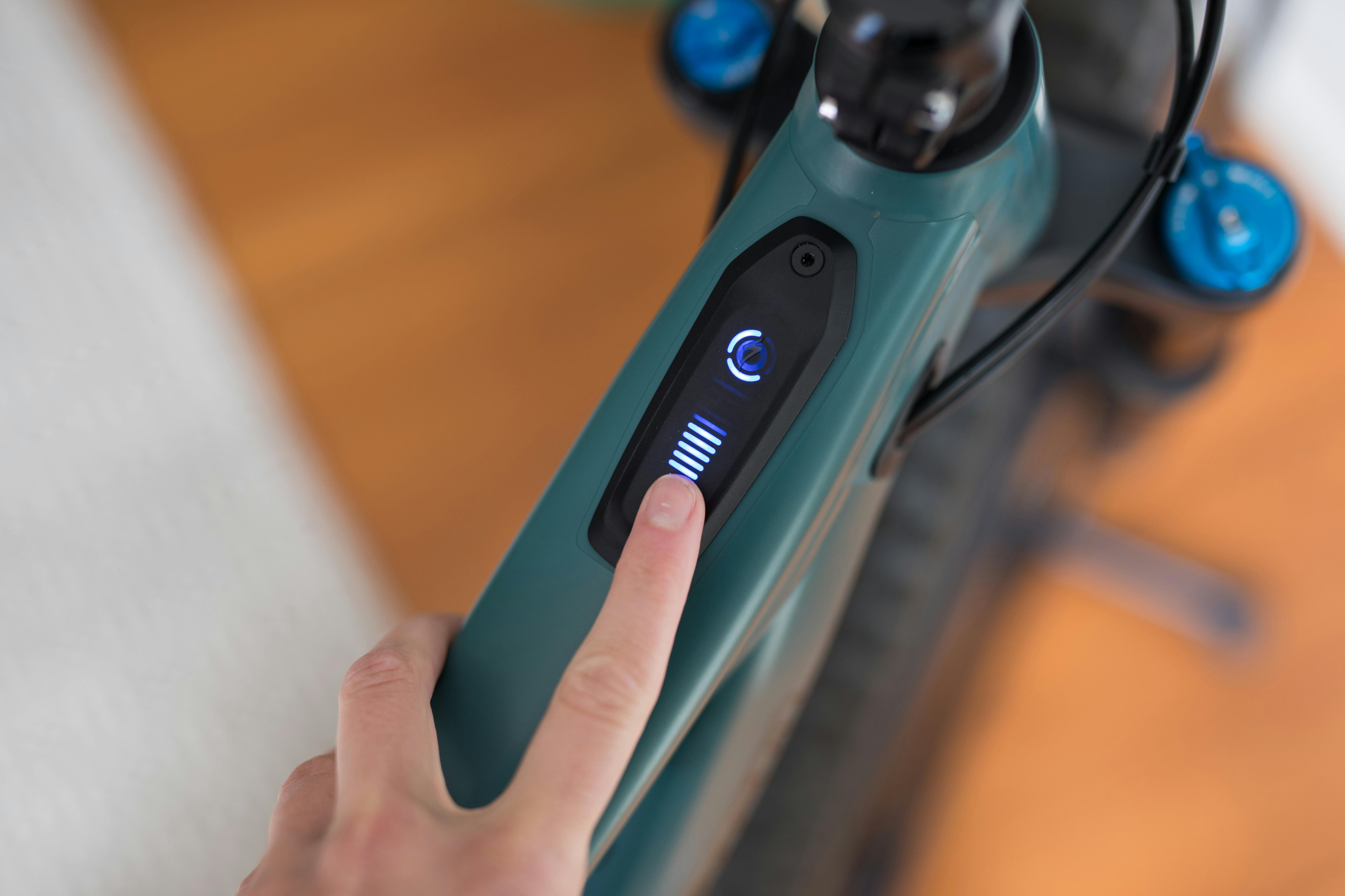 Stadsfiets met eden accu in het frame