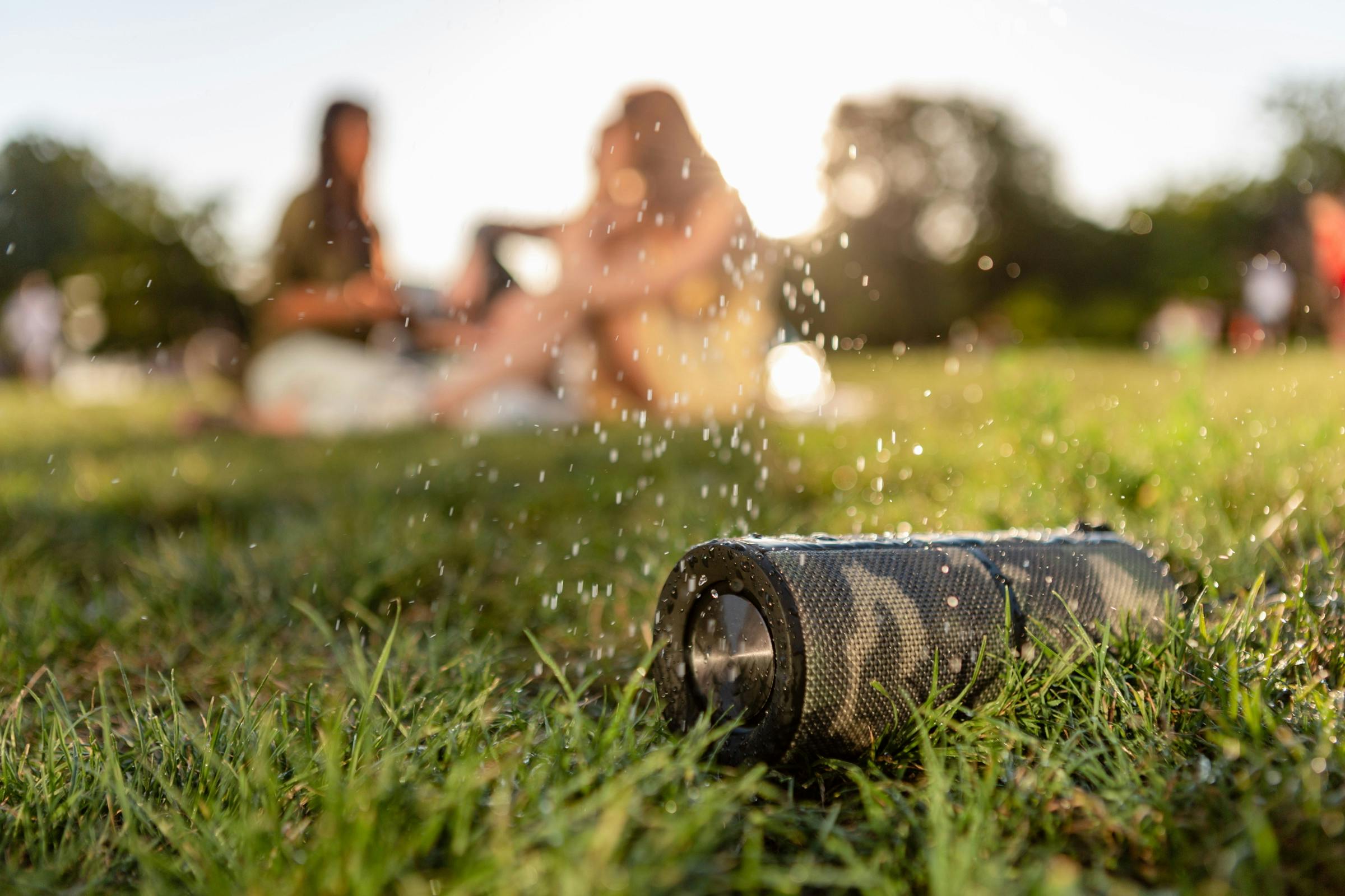 Wireless speaker buiten