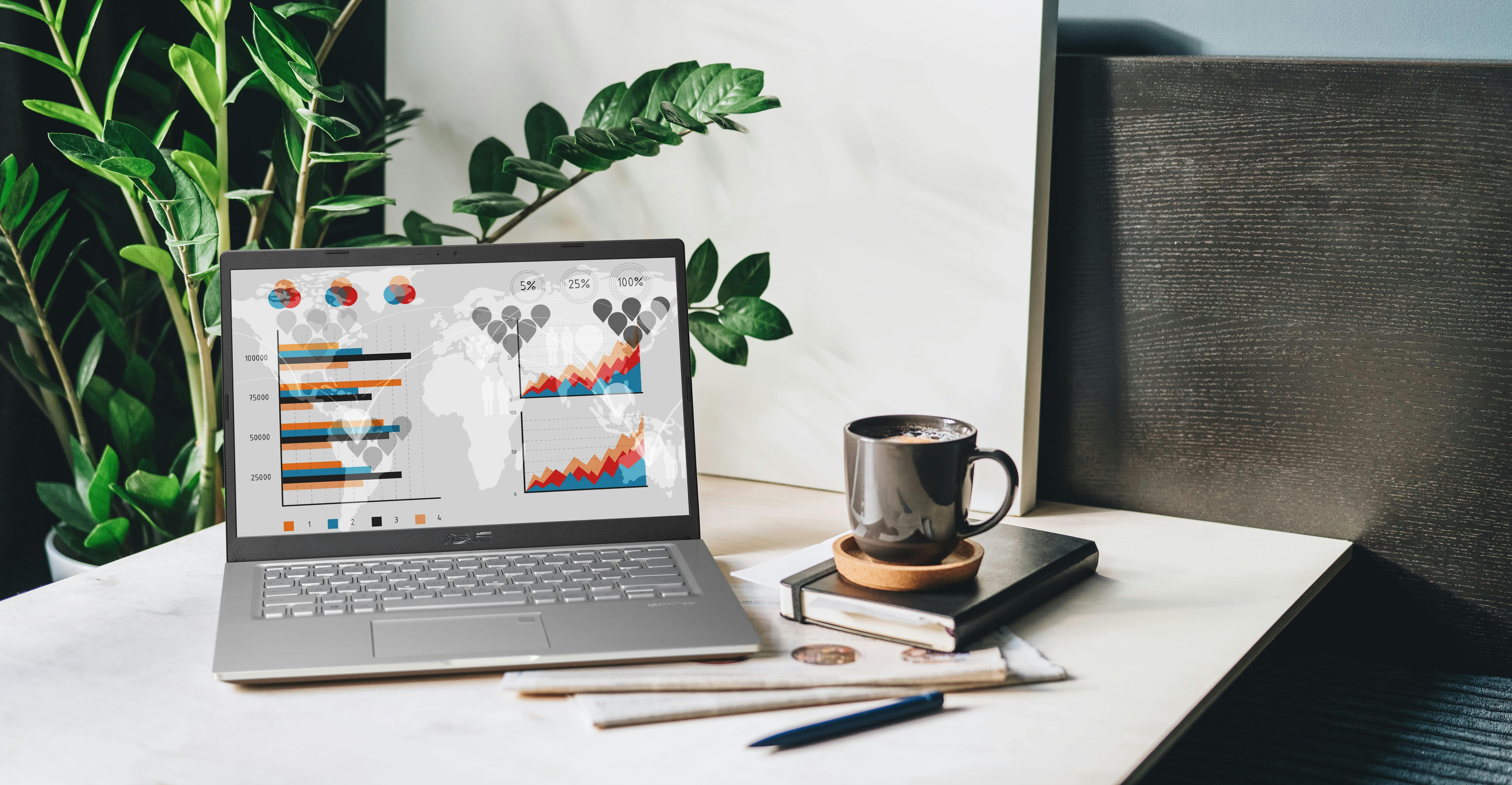 Notebook op een salontafel