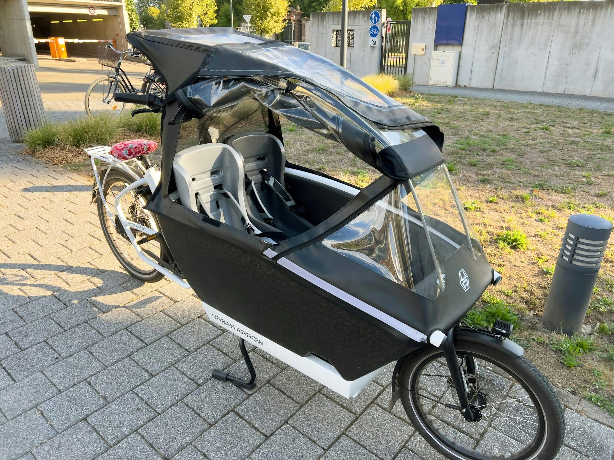 Bakfiets met kinderstoeltjes