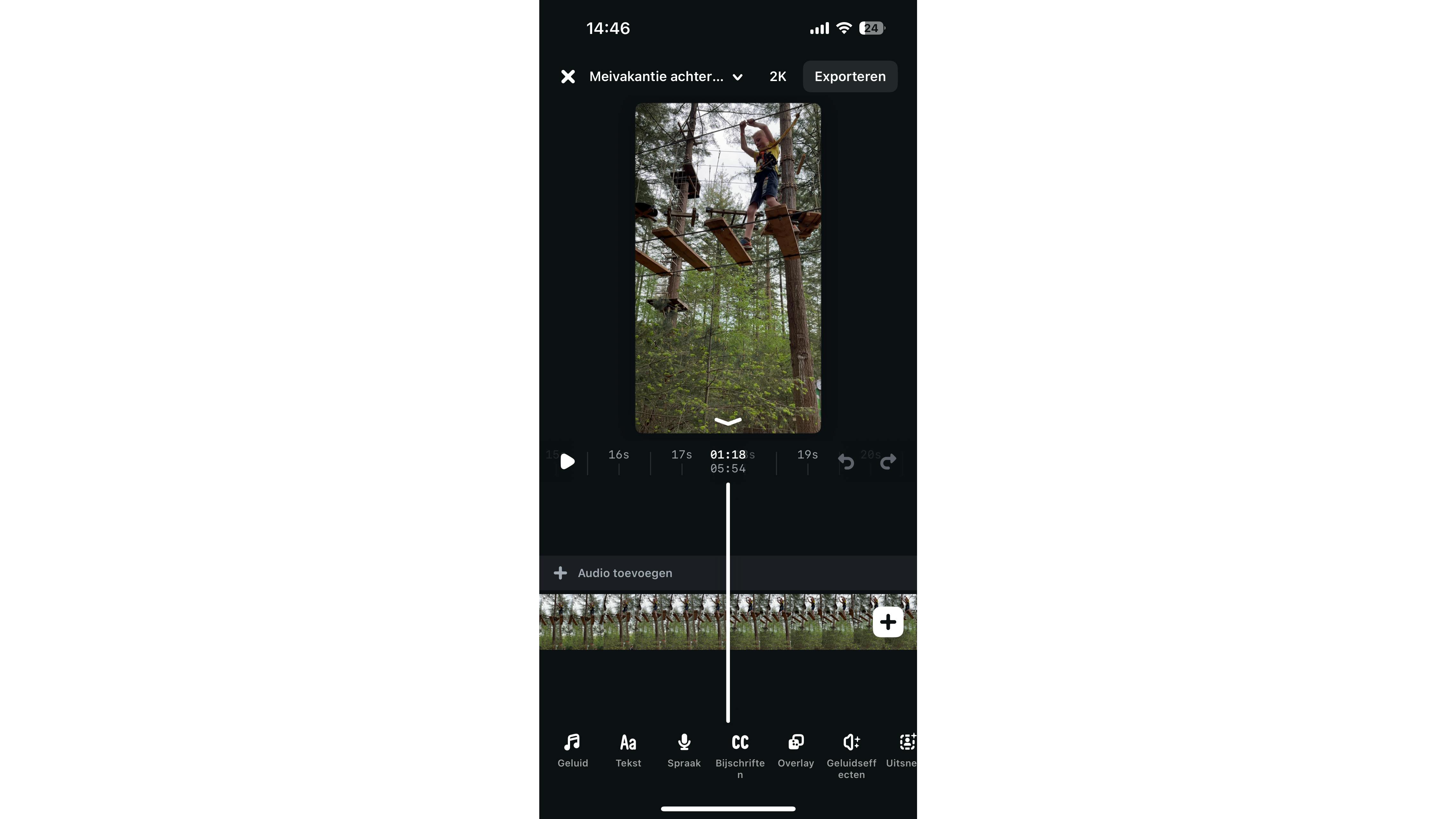 Alle geselecteerde foto's en video's belanden vanzelf in de tijdlijn.