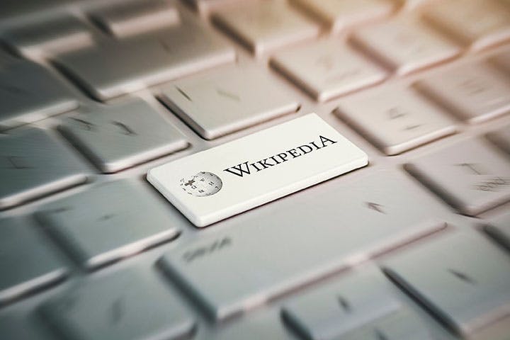 Wikipedia verbiedt teksten met AI gegenereerde content