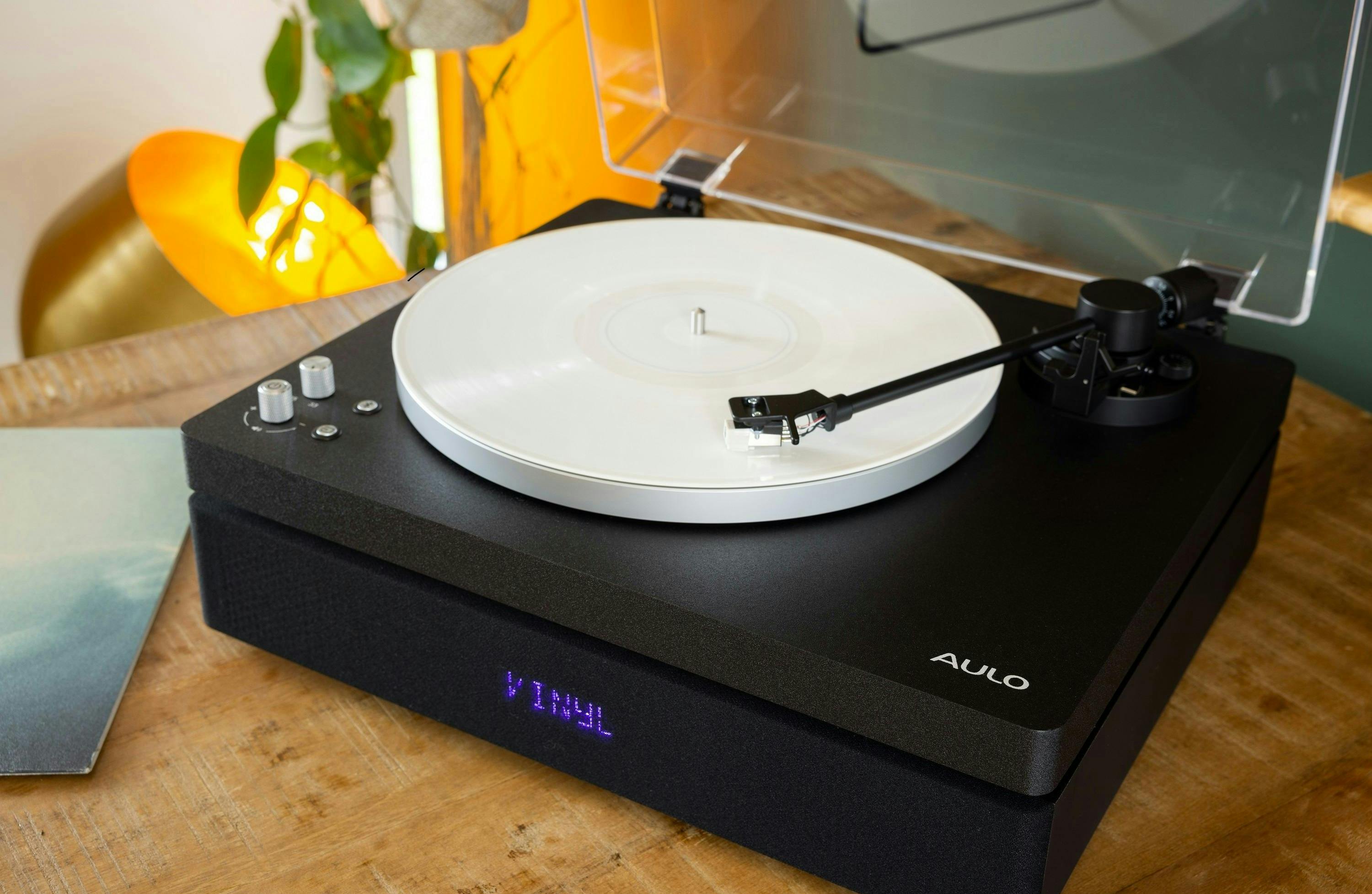 Nederlands hifi-merk brengt platenspeler met ingebouwde speaker en subwoofer uit